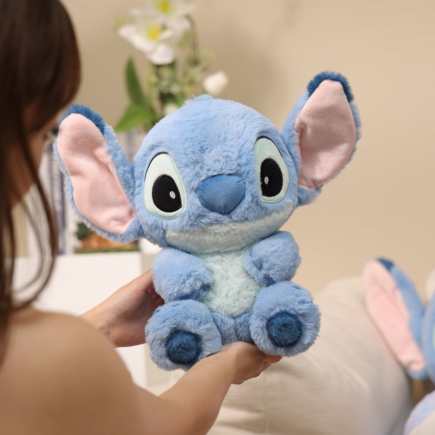 Disney Poupée Assise de la Série Basique Stitch, Cadeau d'Anniversaire Mignon et Doux en Peluche Disponible dans Diverses Tailles