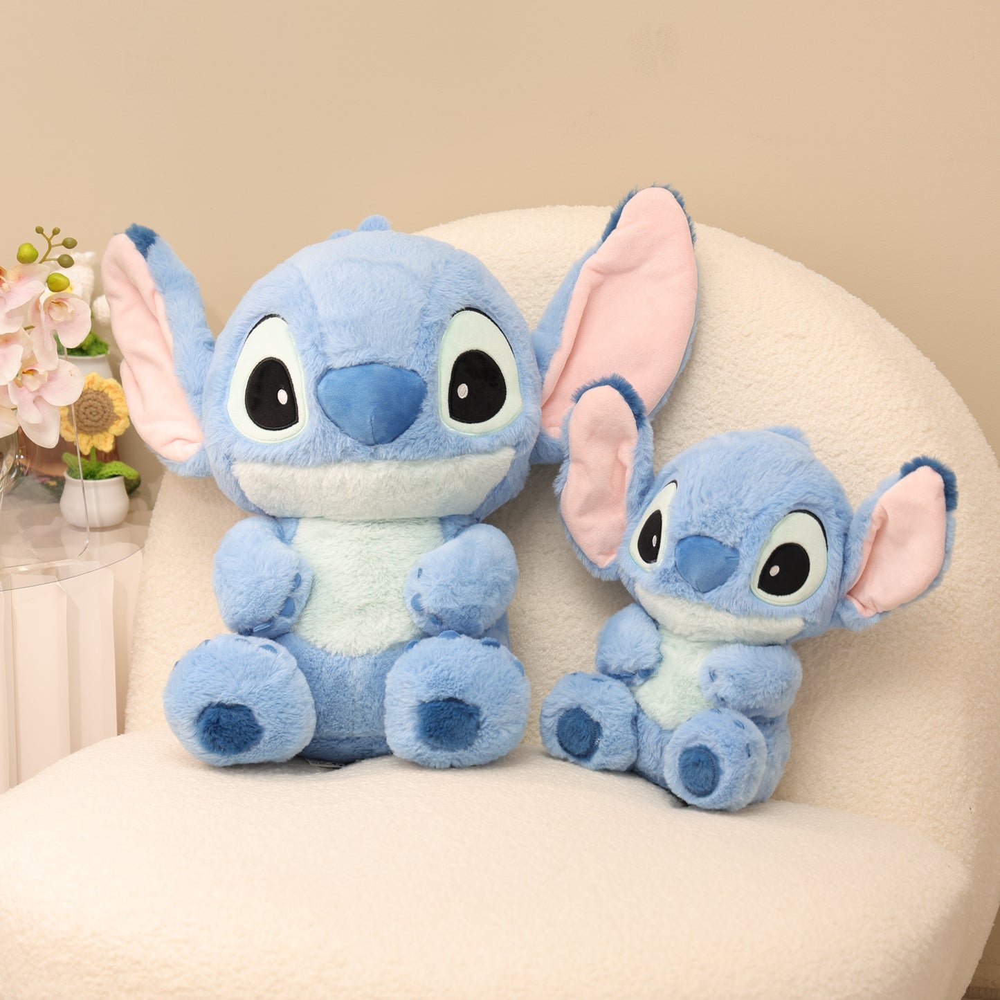 Disney Poupée Assise de la Série Basique Stitch, Cadeau d'Anniversaire Mignon et Doux en Peluche Disponible dans Diverses Tailles