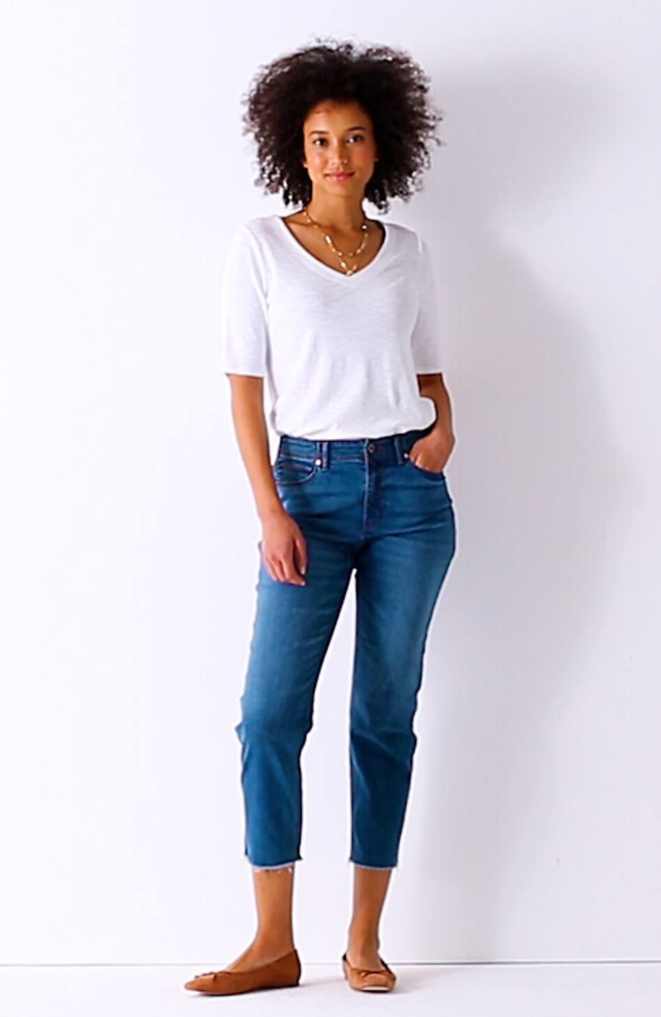 Curvy-Fit Fringe-Hem Crops