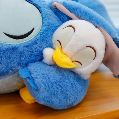 Jouet en Peluche Stitch avec Canard - Animal en Peluche Doux de Couleur Bleue dans une Position d'Étreinte, Coussin Officiellement Licencié pour Enfants, Filles, Femmes, Cadeau d'Anniversaire, Peluches Rembourrées