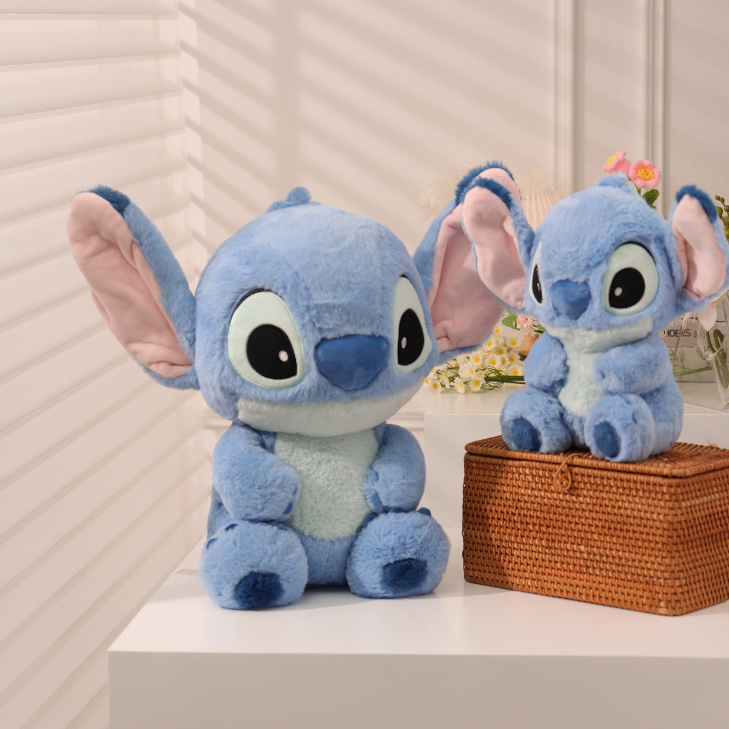Disney Poupée Assise de la Série Basique Stitch, Cadeau d'Anniversaire Mignon et Doux en Peluche Disponible dans Diverses Tailles