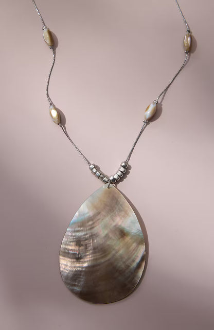 Black Lip Shell Pendant Necklace