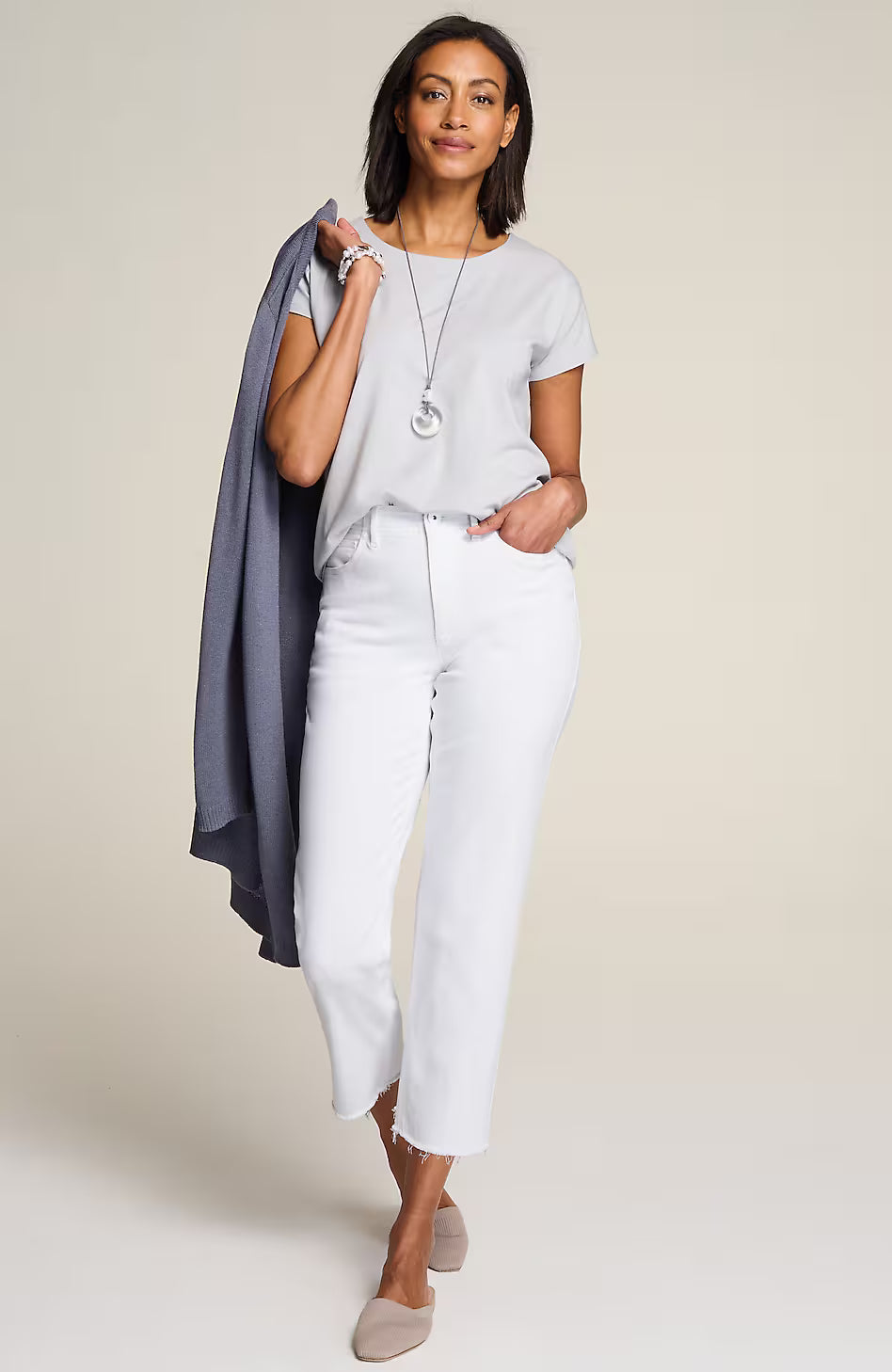 Curvy-Fit Fringe-Hem Crops